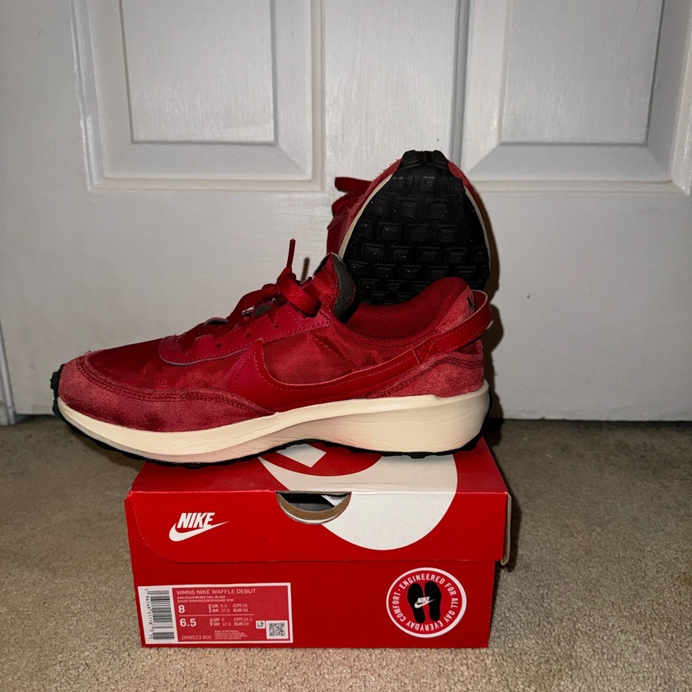 Women’s Nike Waffle Debut